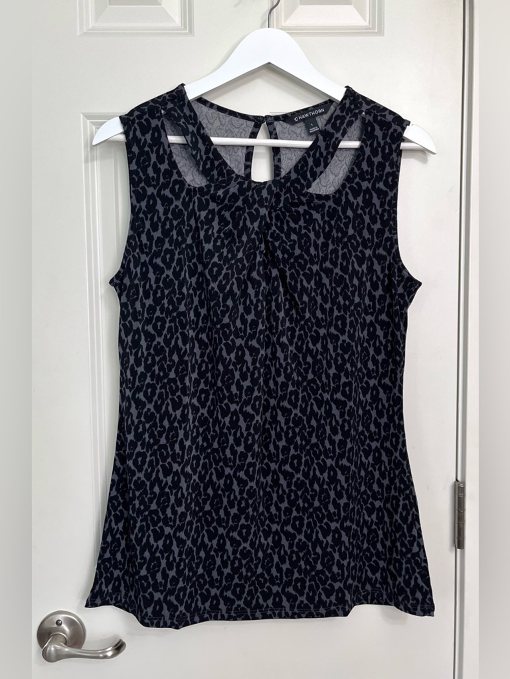 41 Hawthorn Leopard Print Sleeveless Keyhole Blouse